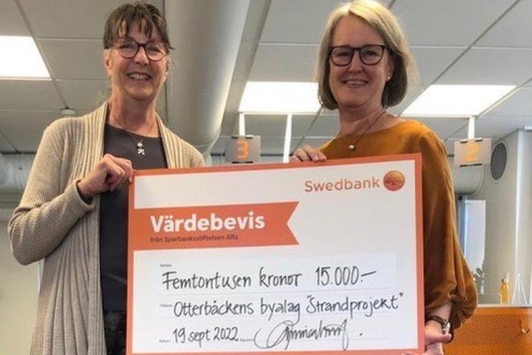 Värdechecken överlämnas